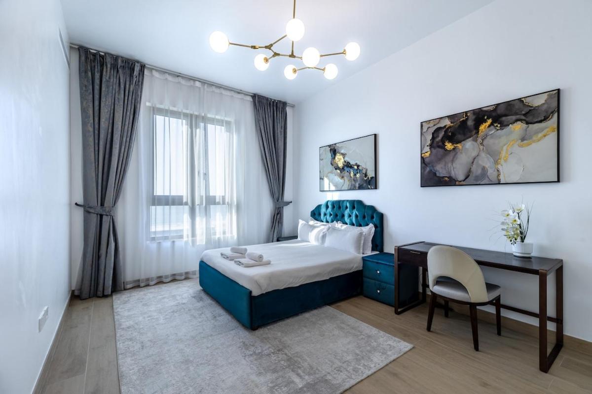 Goldbest Beachfront 2br La *