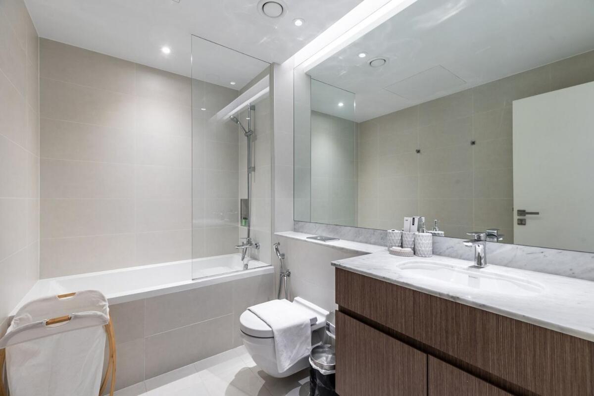 Goldbest Beachfront 2br La Dubai
