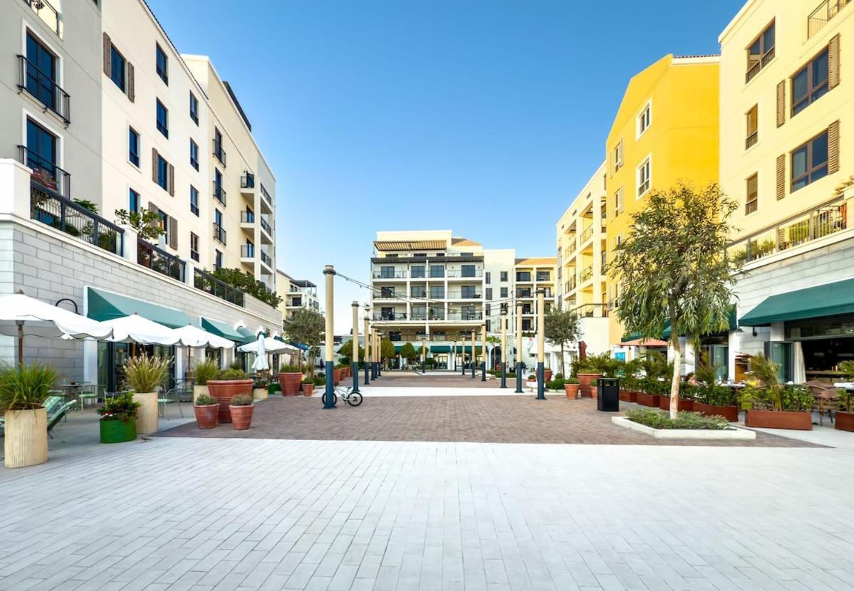 Goldbest Beachfront 2br La Apartment